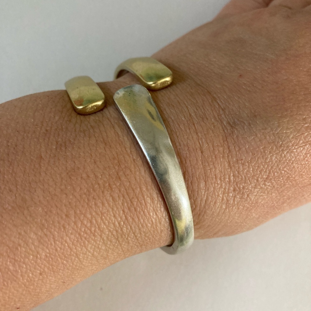 Lucky Brand‎ 2 Tone Hinged Bangle Bracelet - Picture 5 of 5